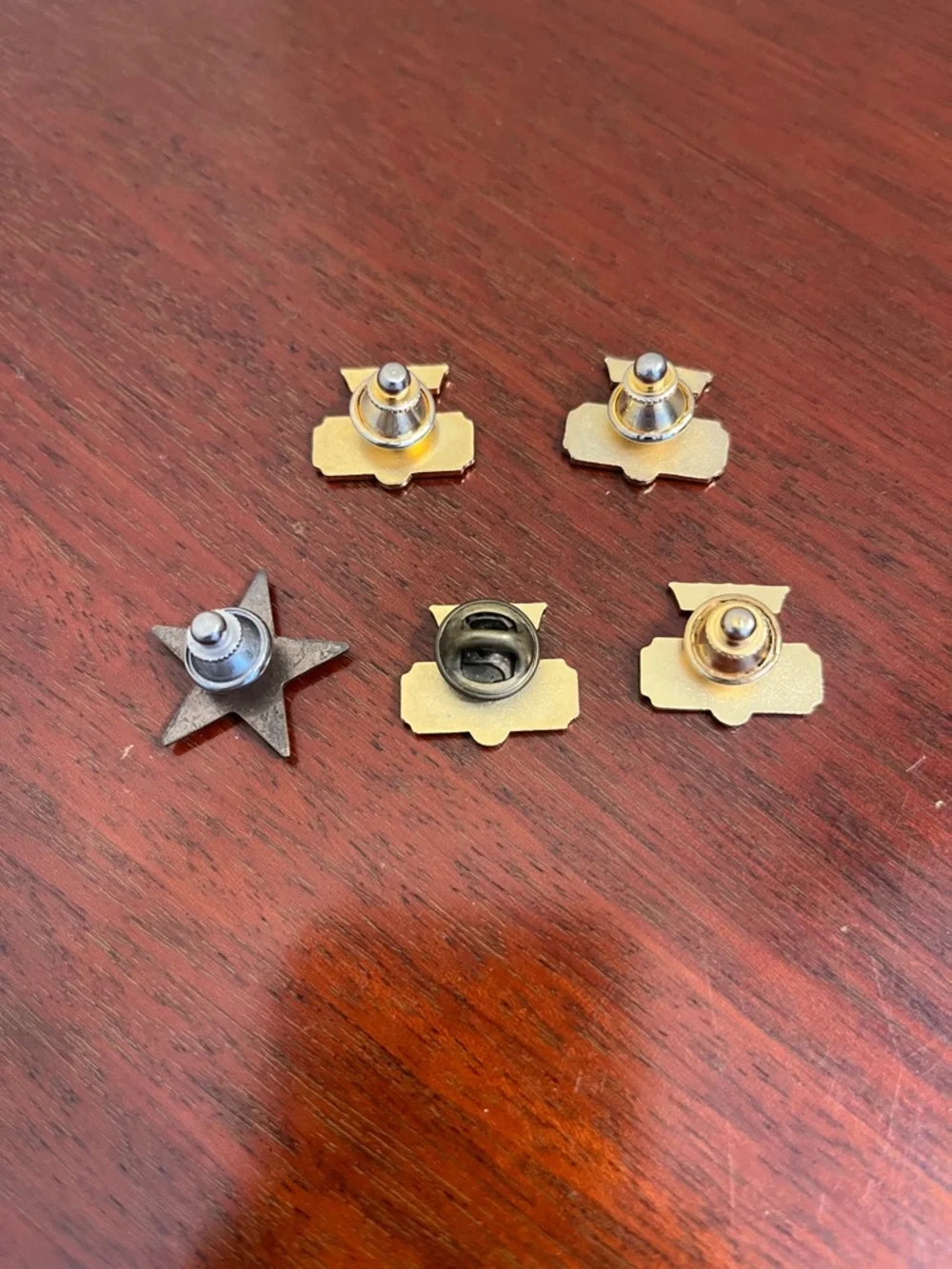 VTG TGI Friday's pins - lot of 5 - Picture 4 of 4